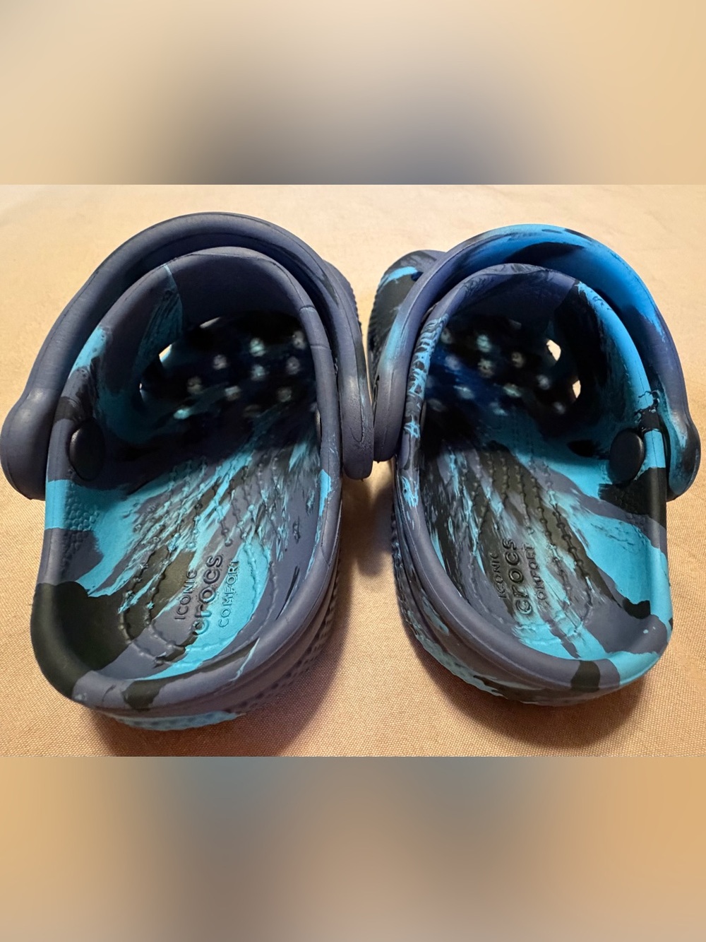 Crocs Classic Marbled Clogs - Picture 3 of 10